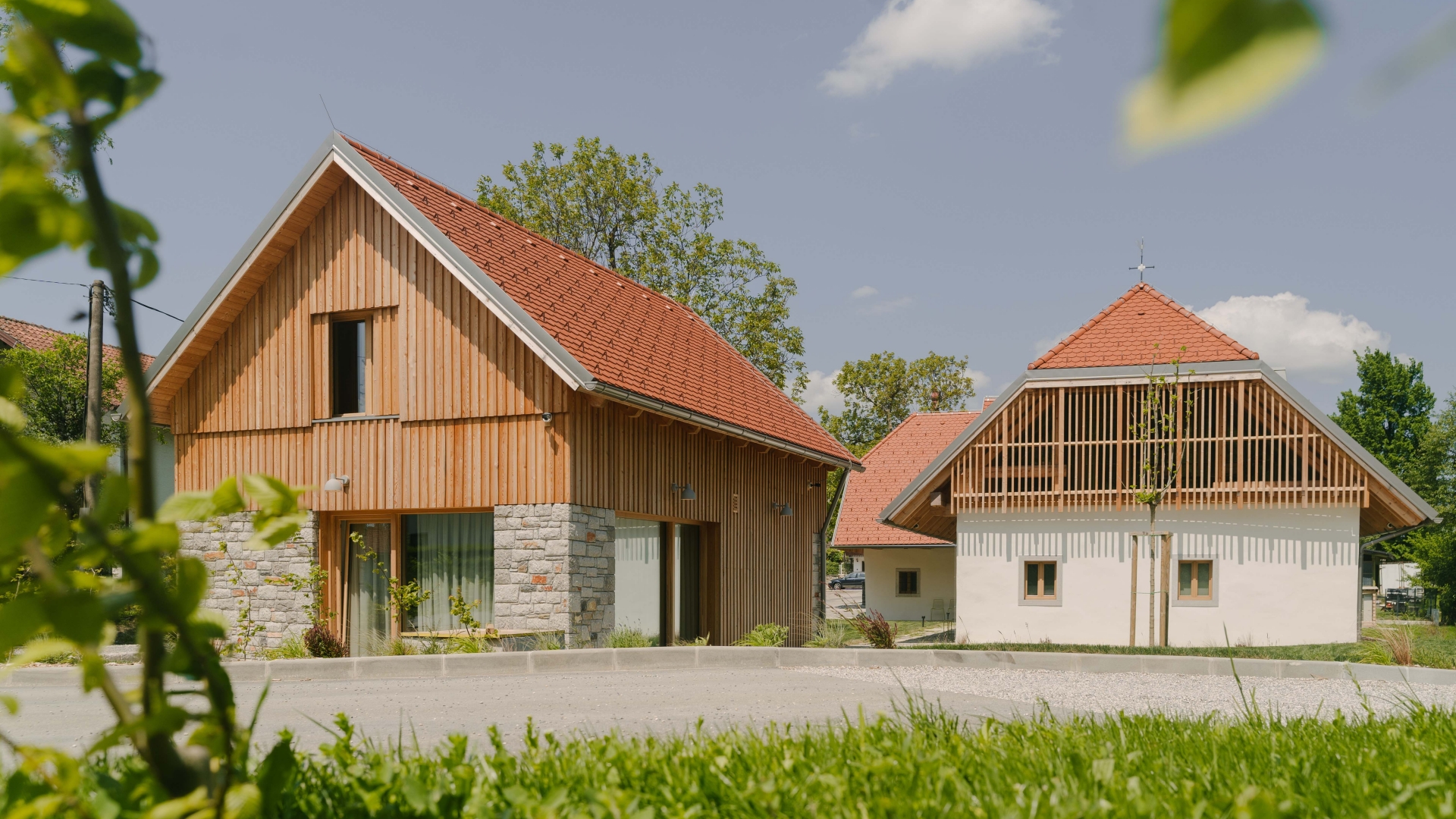 O nas - pirahotel.si